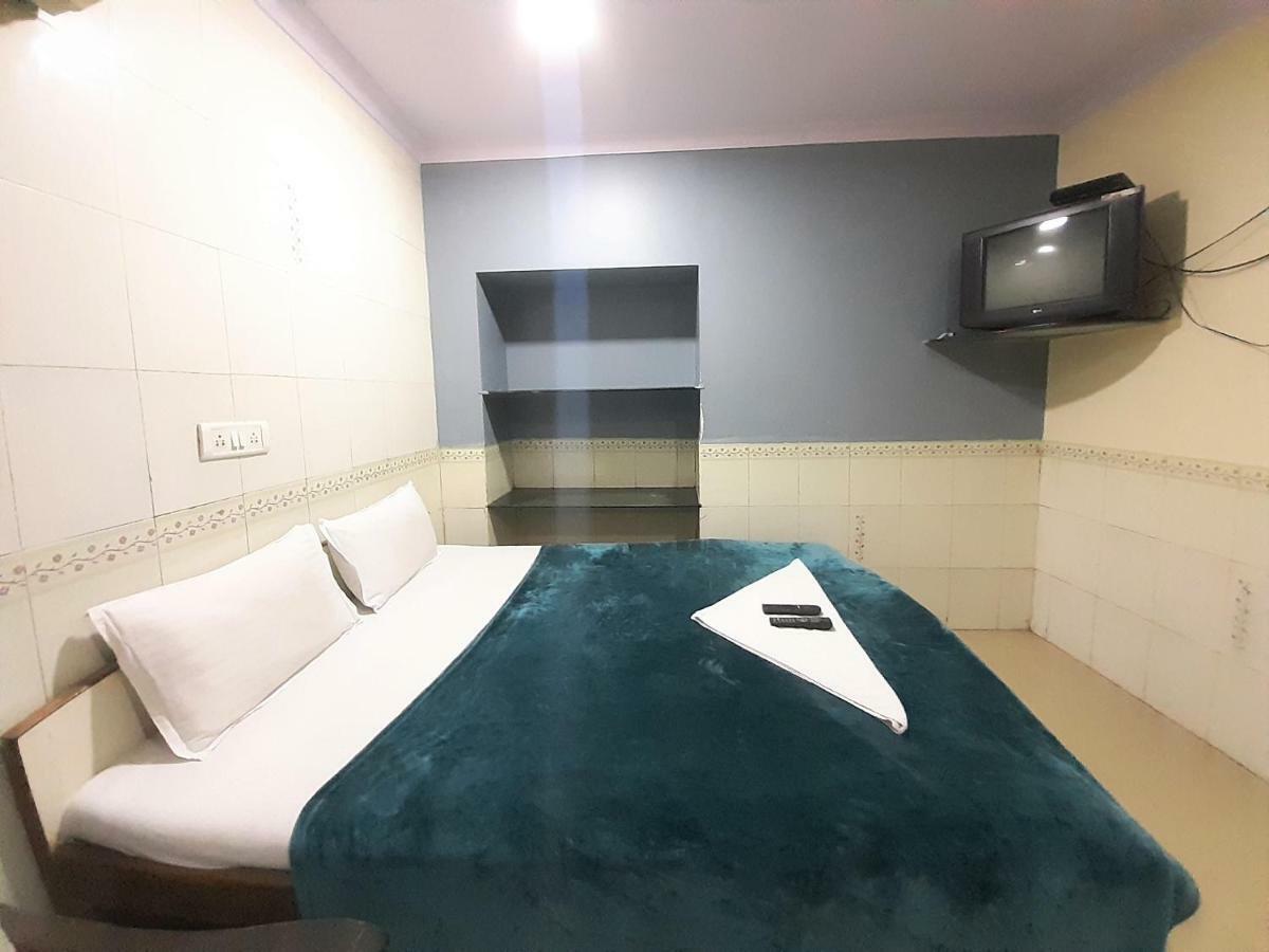 Hexa Metro Plaza Hotel Мумбай Екстериор снимка